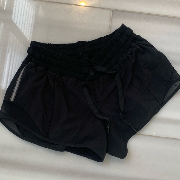 Lulu Lemon Short Shorts - Picture 1 of 2